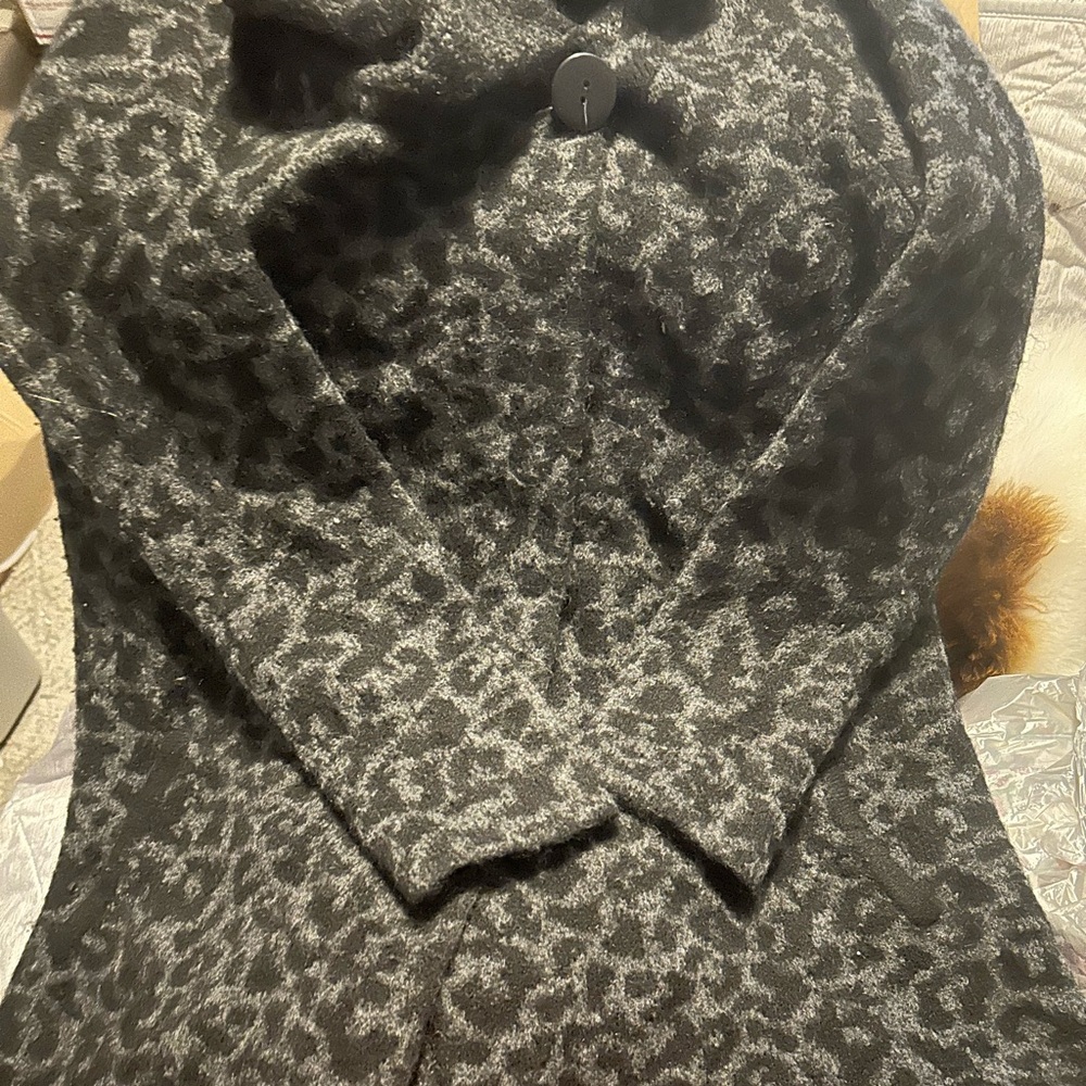 Adrian VitadiniElegant Black and Gray Leopard Coat-Cape sweater